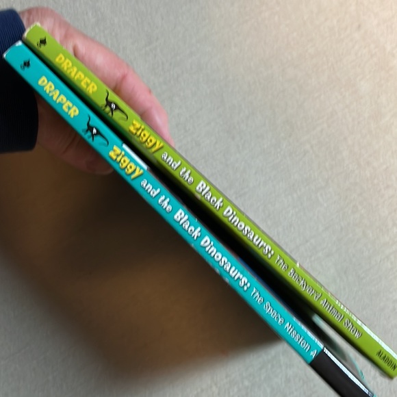 📚2/$6  2-Book Bundle Ziggy and the Black Dinosaurs Series #4, #5 - Picture 3 of 16